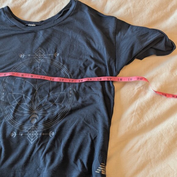 New Balance, graphic tee, navy blue, size small ( estimated) - Picture 9 of 9